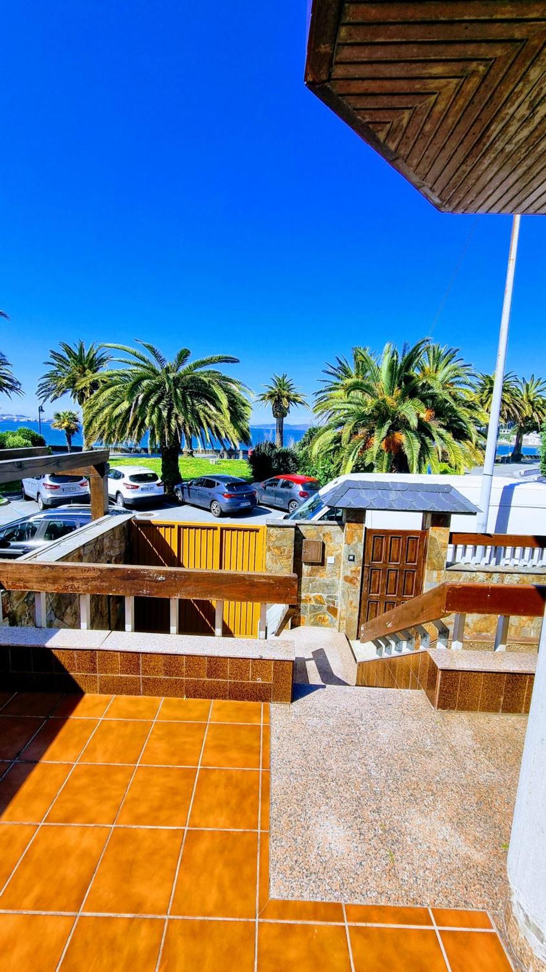Ferienwohnung Precioso Atico Frente A La Playa De Santa Cristina A Coruña Exterior foto